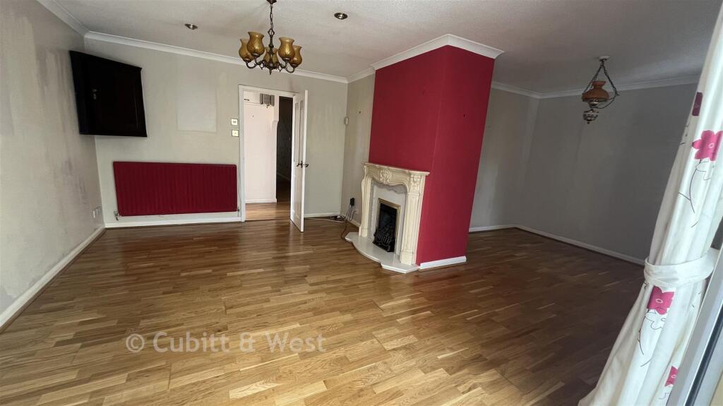 Rectory Close, Ewhurst, Cranleigh, Surrey photo 2
