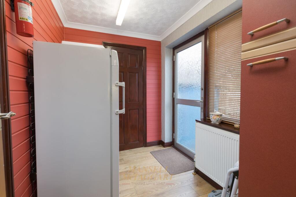 Akehurst Close, Copthorne, RH10 photo 4