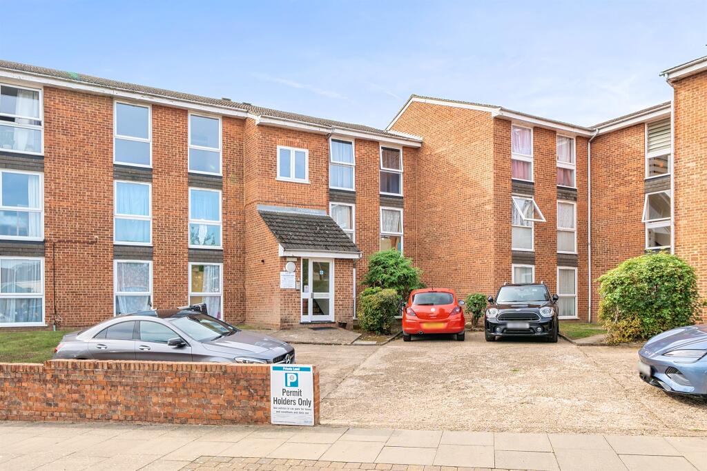 2-bed flat on Trinity Street, Enfield, £300,000