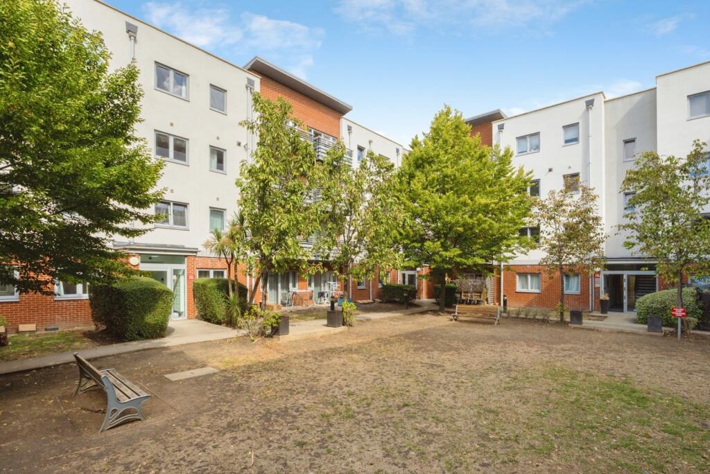Apartment in London - View 5