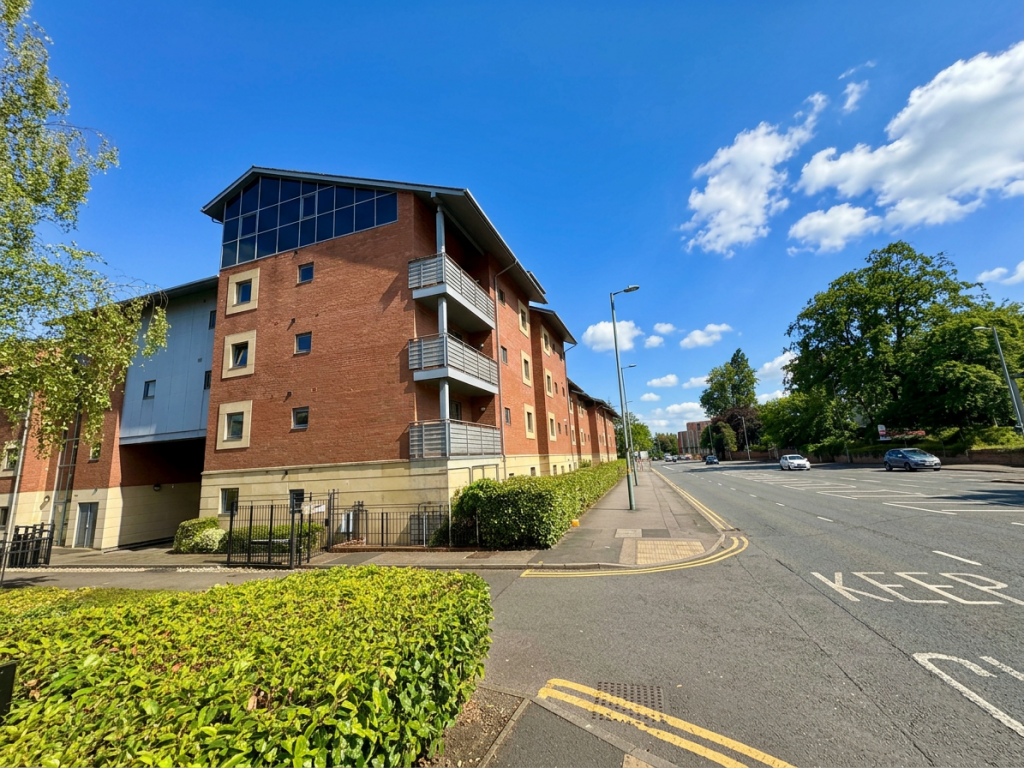 Apartment in Birmingham, Bournbrook - View 2