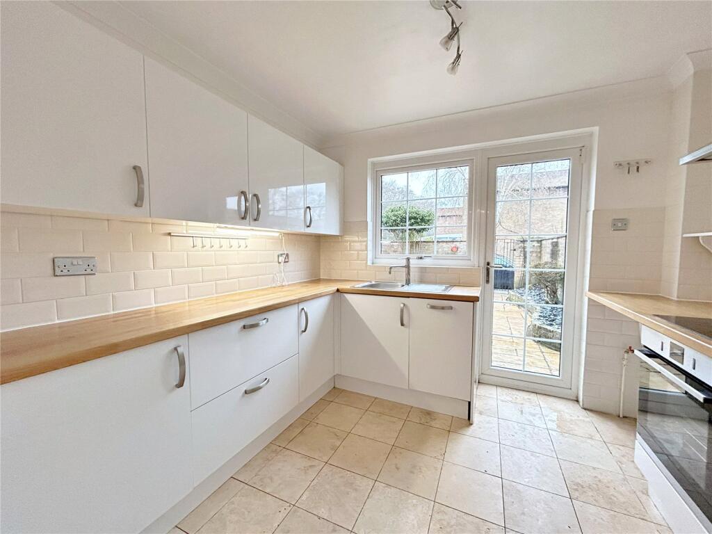 Oakwood Road, Highcliffe, Christchurch, Dorset, BH23 photo 3