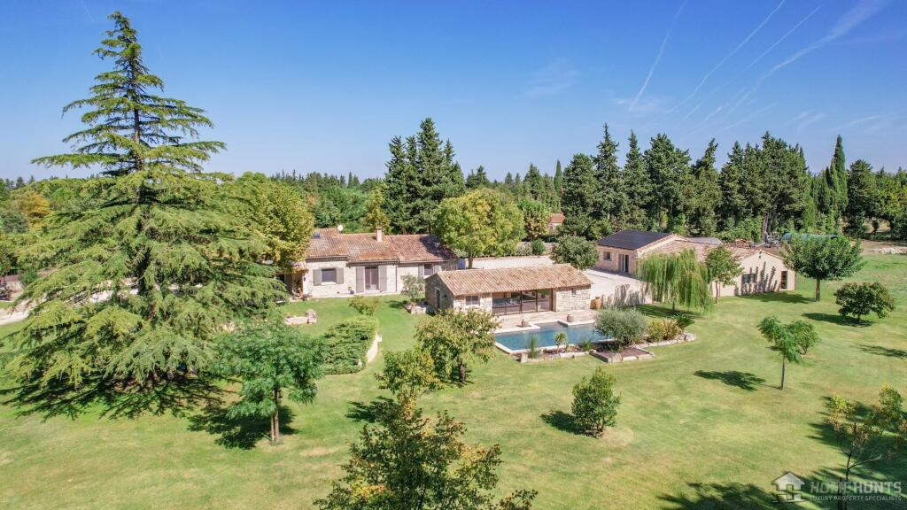 Main image of property: Provence-Alps-Cote d`Azur, Bouches-du-Rhône, Mollégès