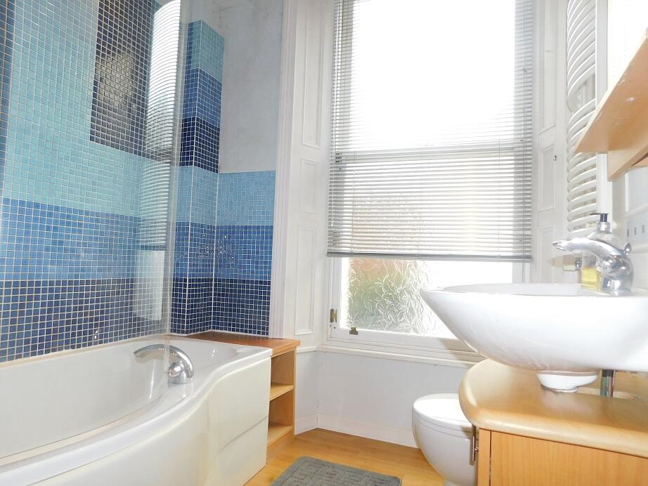 Apartment in Edinburgh - View 4