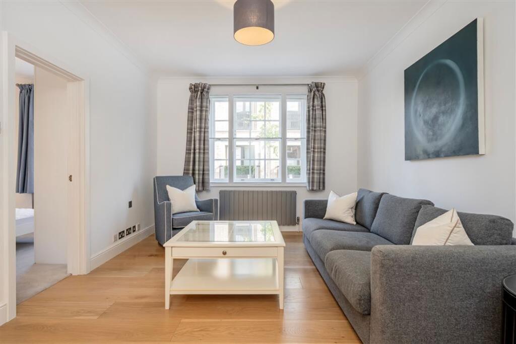 Apartment in London, Lot's Village, Chelsea - View 2