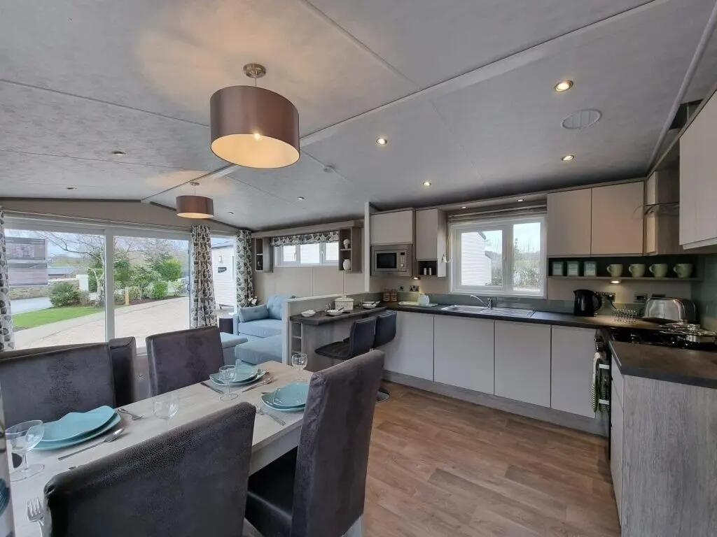 2022 Pemberton Rivington, Solent Breezes Holiday Park, Warsash, Southampton, Hampshire, SO31 9HG - View 3