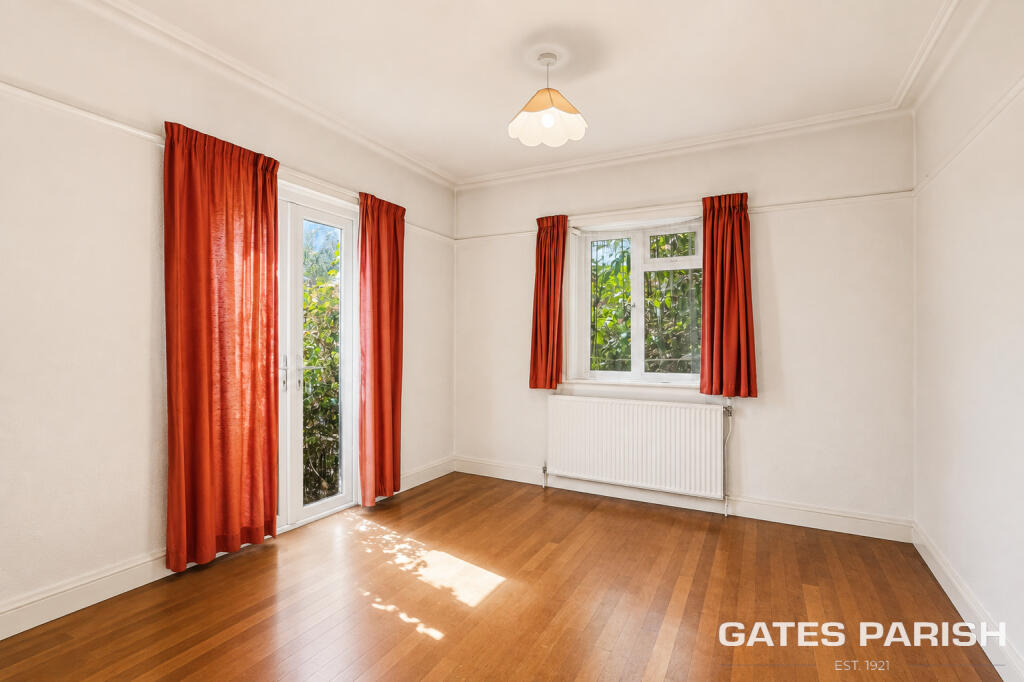 House in Romford - More