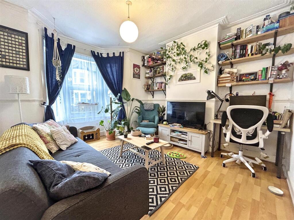 Apartment in London, Custom House, Canning Town - View 3