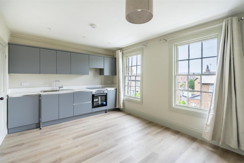 Main image of property: Flat 3 Holgate Road, York, YO24 4AA