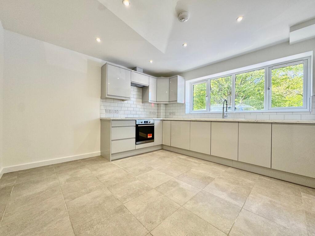 House in Luton, Hart Hill - View 2