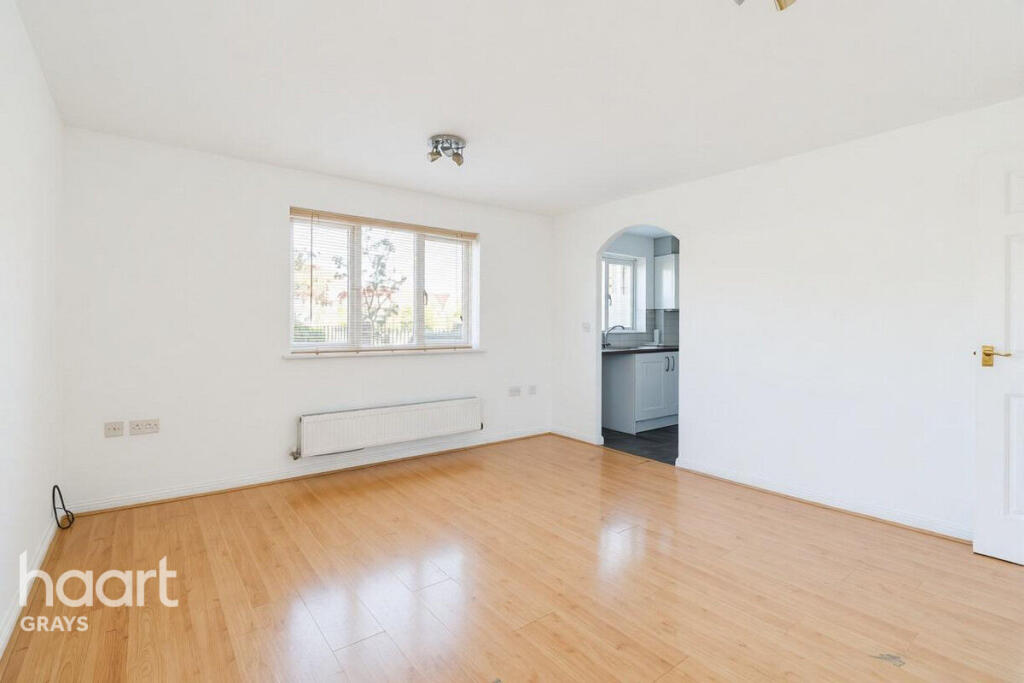 Apartment in South Ockendon, South Stifford - View 3