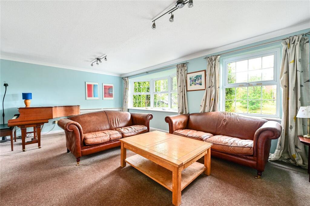 Heather Grove, Hartley Wintney, Hook, Hampshire, RG27 photo 2