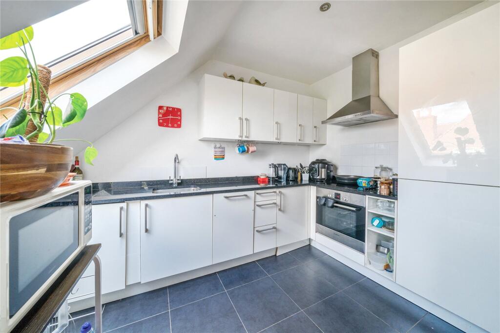 Bridge Street, Walton-On-Thames, KT12 photo 4