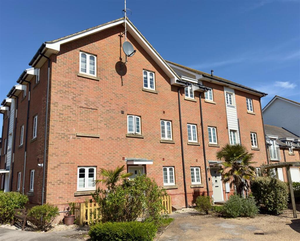 Main image of property: Shearers Way, Camber, Rye