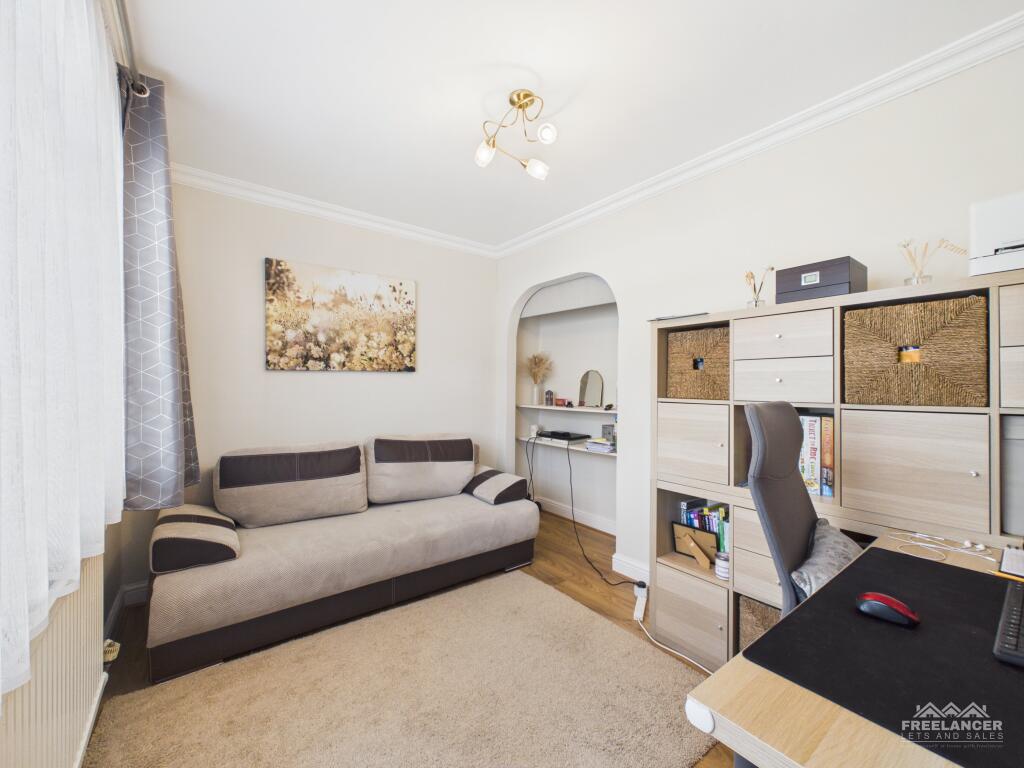 Central Way, Pontnewydd, Cwmbran - More