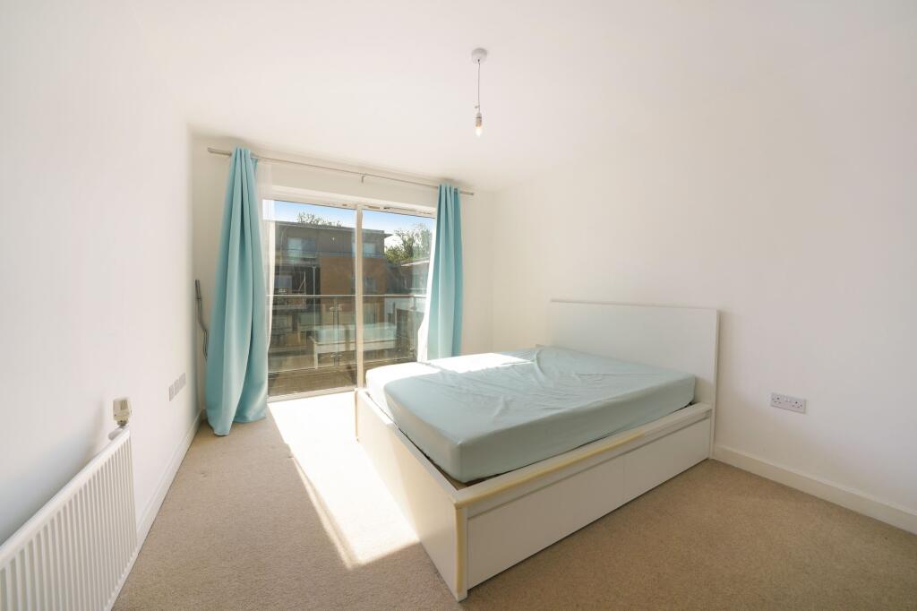 Apartment in Croydon - View 5