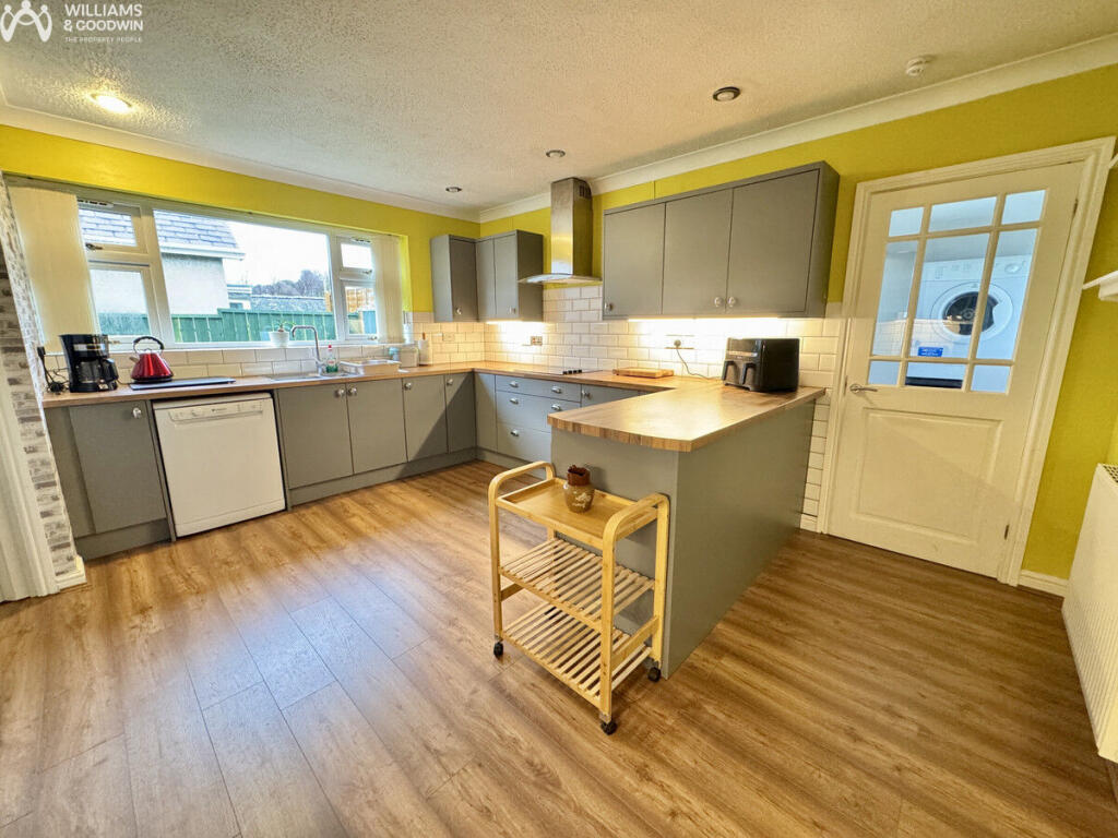 4-bed detached on Porthdafarch Road, Holyhead, Anglesey, LL65, £275,000