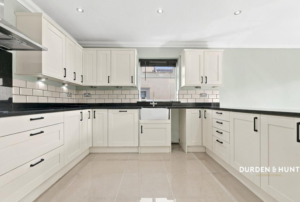 House in Rochford, Rayleigh - More
