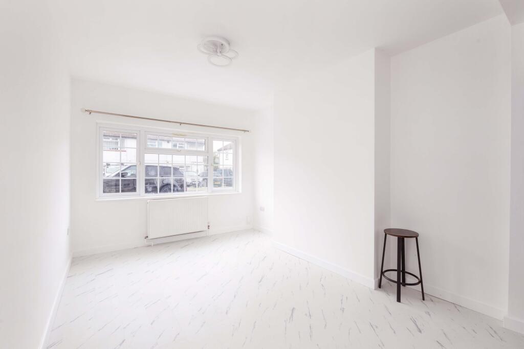 Apartment in Slough - View 2