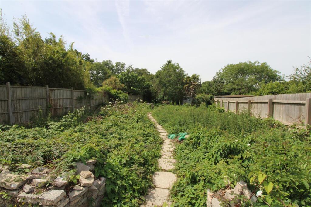House in Cowes, Gurnard Marsh - View 4