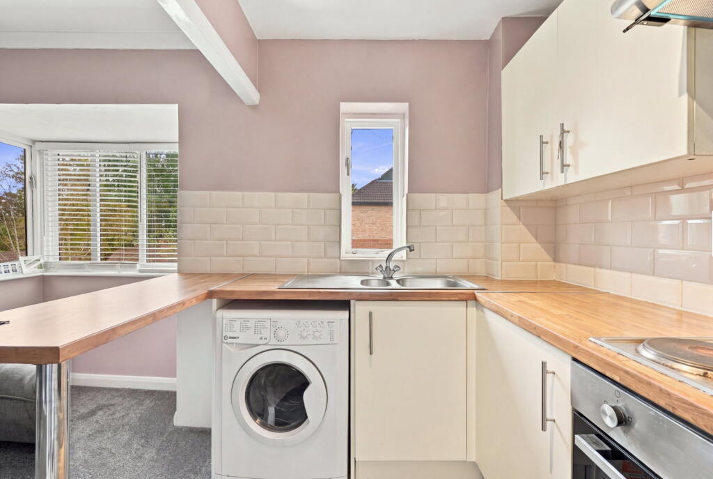 Apartment in Basildon, Essex - More