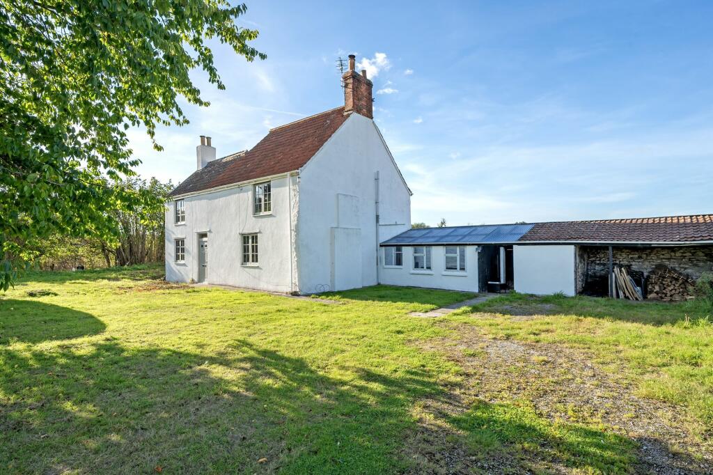 5-bed detached on 3 bed with planning permission already granted to extend to 5 bedrooms, £650,000
