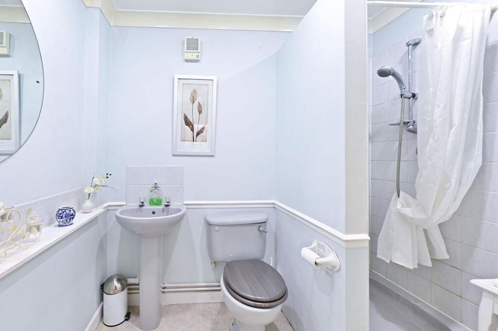 House in Basingstoke and Deane, Kempshott - More