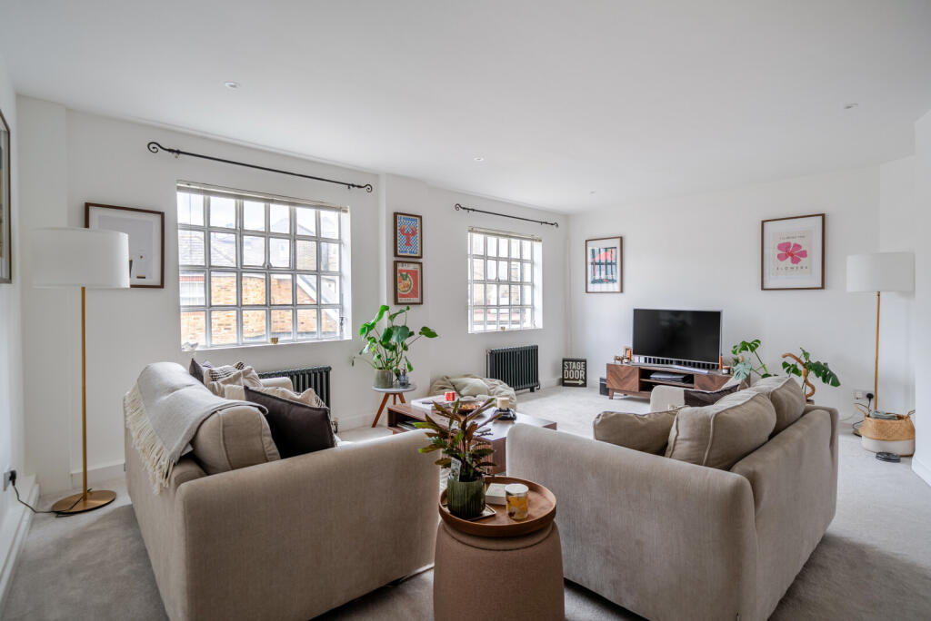Main image of property: Bridge Road, East Molesey, KT8