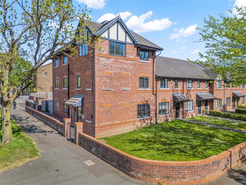 2-bed flat on Wendover Road, Brooklands, Greater Manchester, M23, £210,000