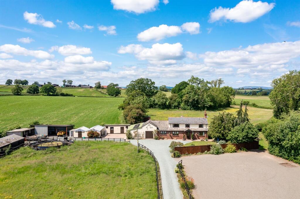 3-bed detached on The Paddocks, Sarnau SY22 6QL, £700,000