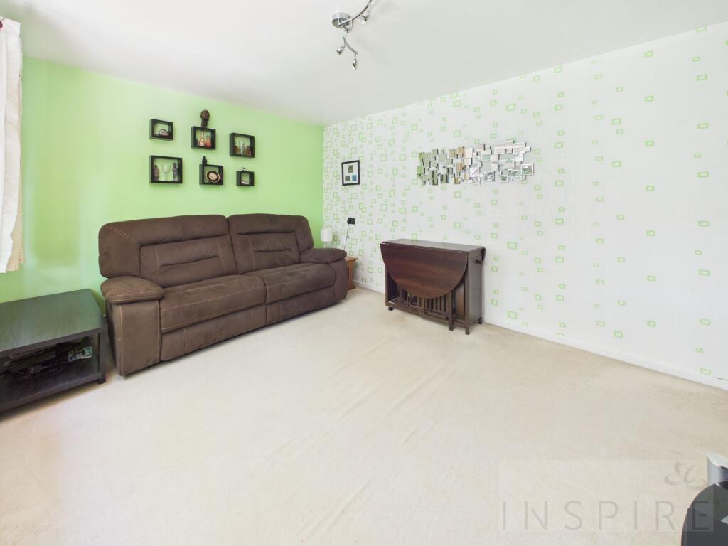 Apartment in Crawley, Worth - View 5