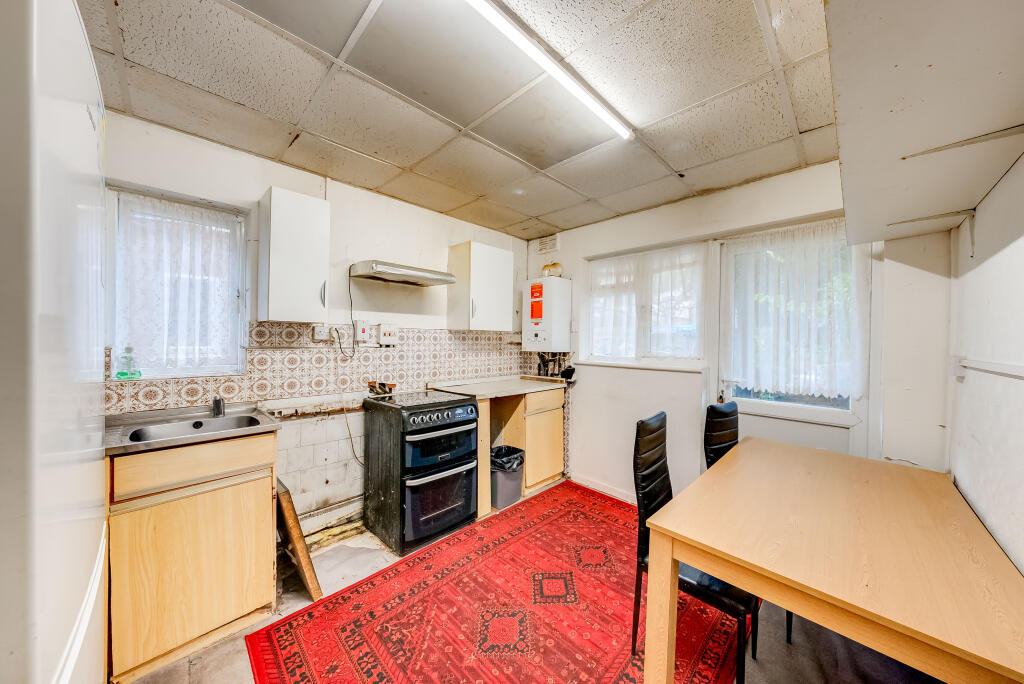 Goldsmith Avenue, London, E12 photo 4