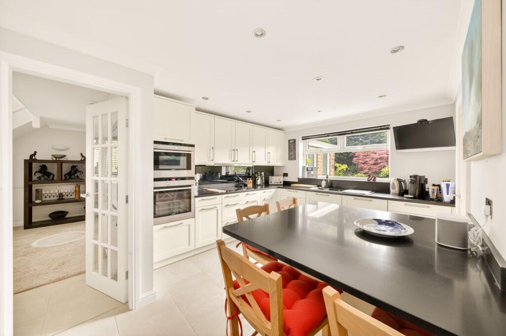 Penistone Road, Kirkburton, HD8 photo 4