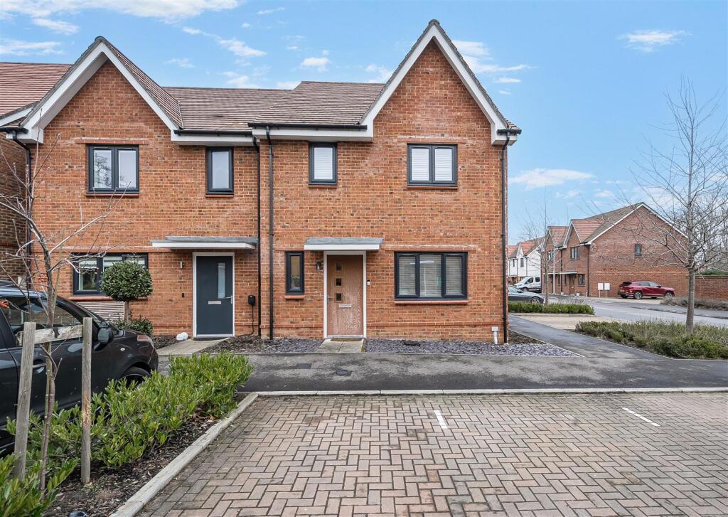 Main image of property: Weaver Avenue, Arborfield Green, Berkshire, RG2 9TR