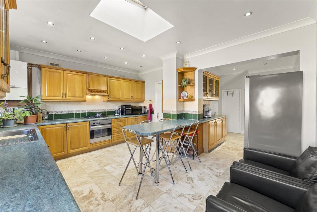 House in London, Vicarage Farm, Hounslow West - View 5