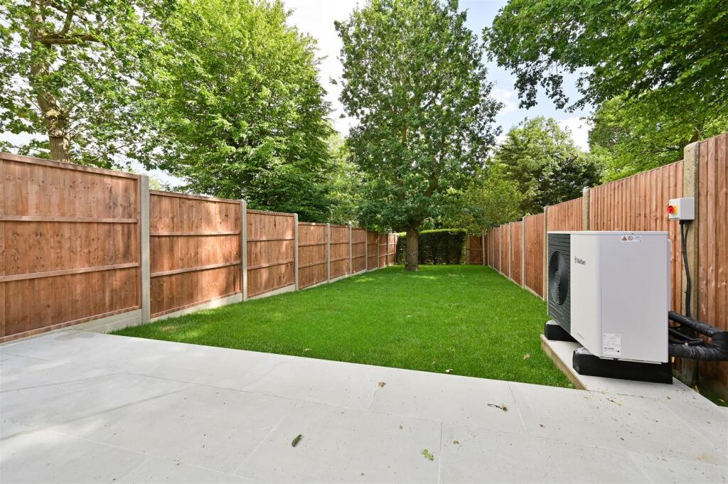 Wells Close, Harpenden - View 3