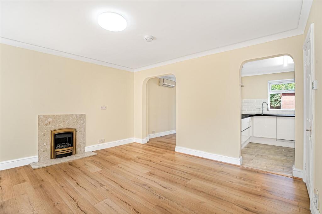 House in Kingston upon Thames - More
