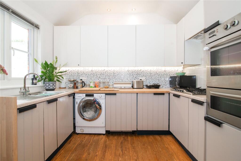 Apartment in London, Royal Borough of Kingston upon Thames - View 5