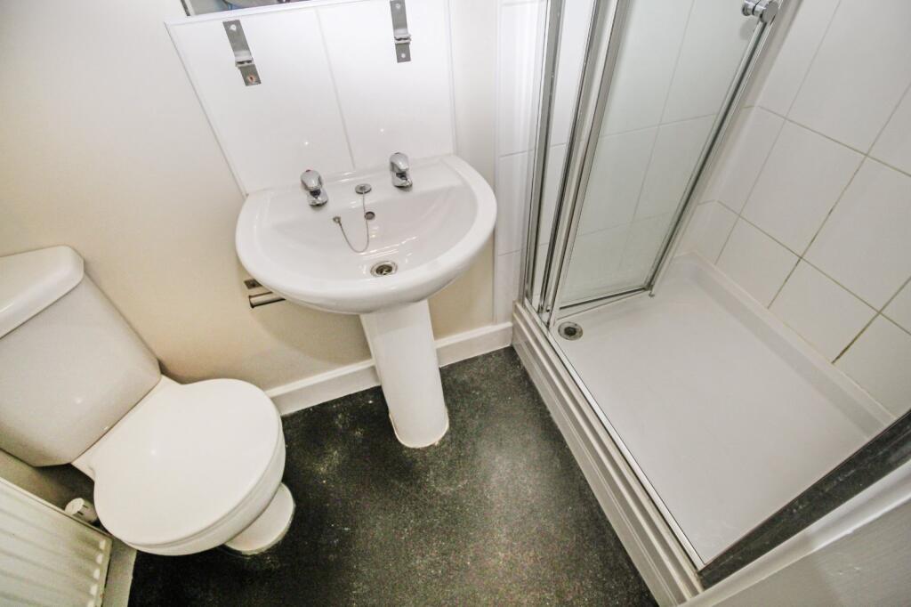 6 bedroom detached house for rent