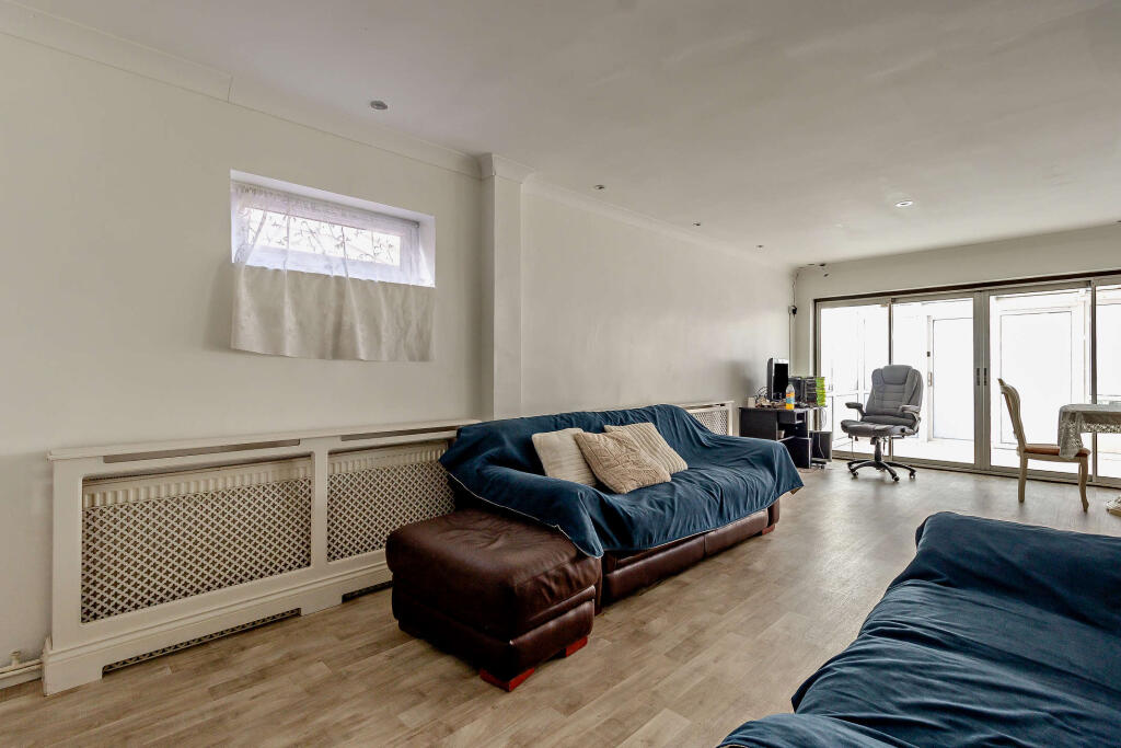 House in Southend-on-Sea - View 2