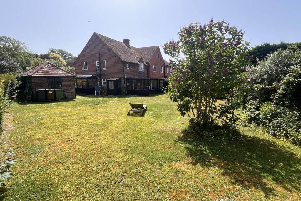 Downsview Close, East Dean, BN20 0DT - View 4