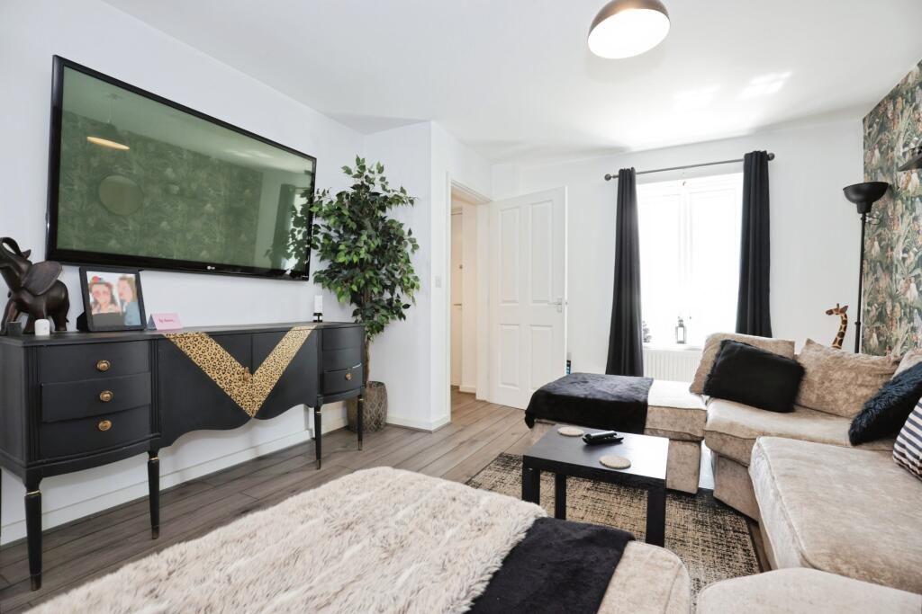 Main image of property: Oxslip Close, Northampton, NN4