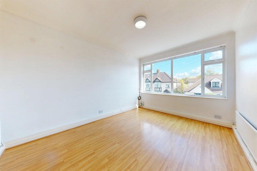 Bennett House, Priory Road, Loughton, IG10 photo 4