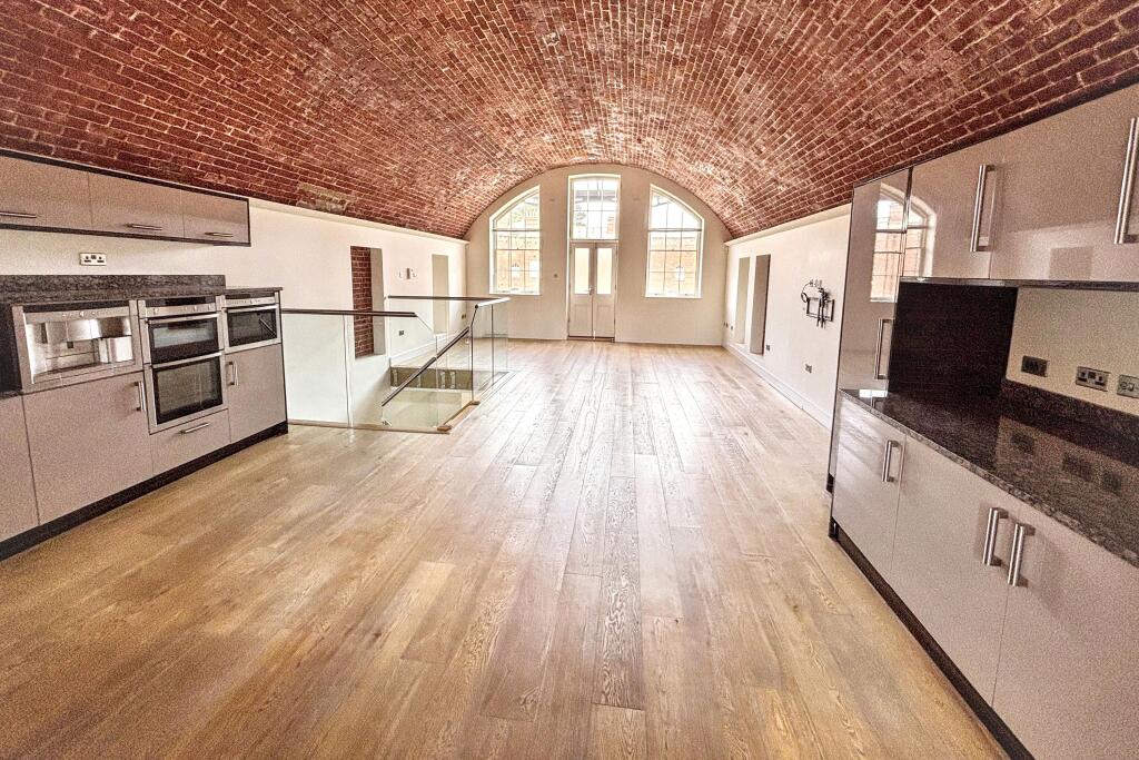 Flat 6, Golden Hill Fort, Freshwater, Isle of Wight, PO40 9GD - View 3