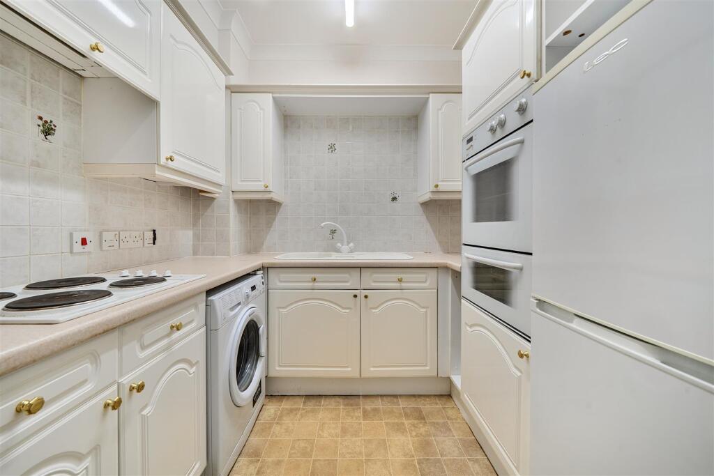 Apartment in Dorchester, Poundbury - View 4