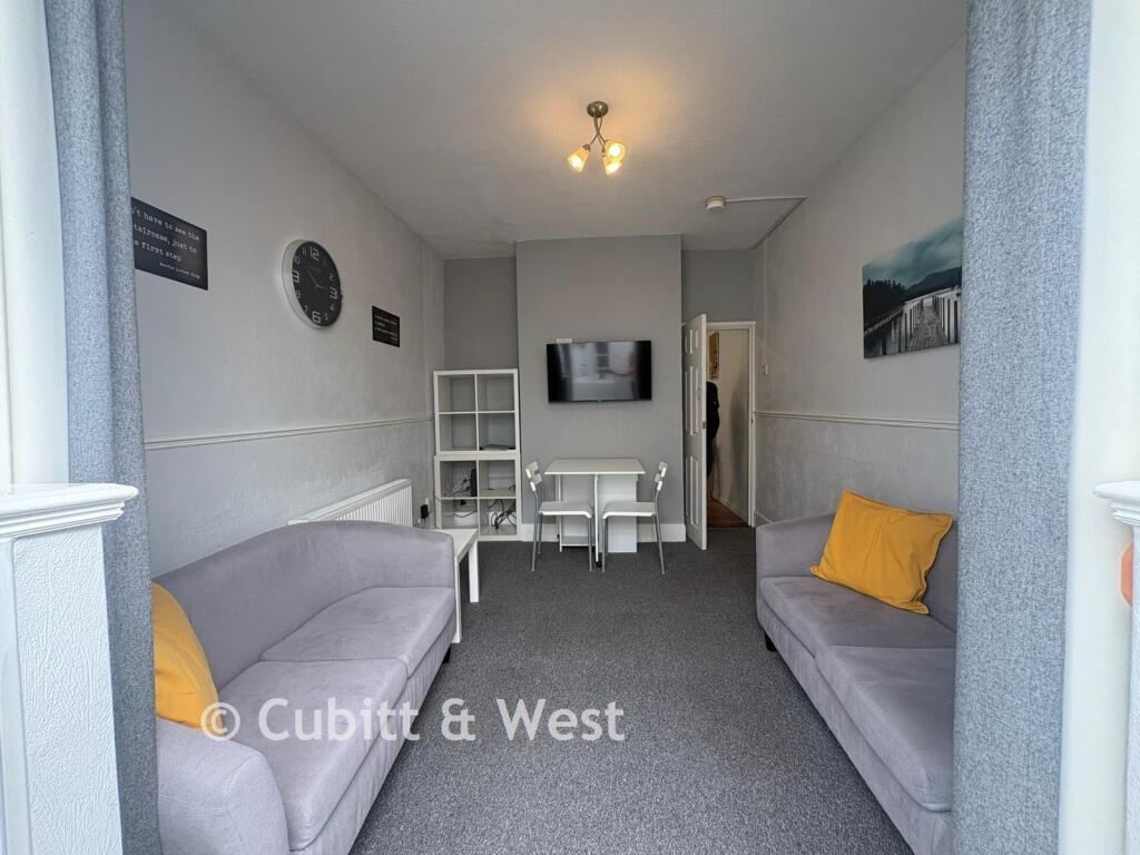 House in Portsmouth - View 3