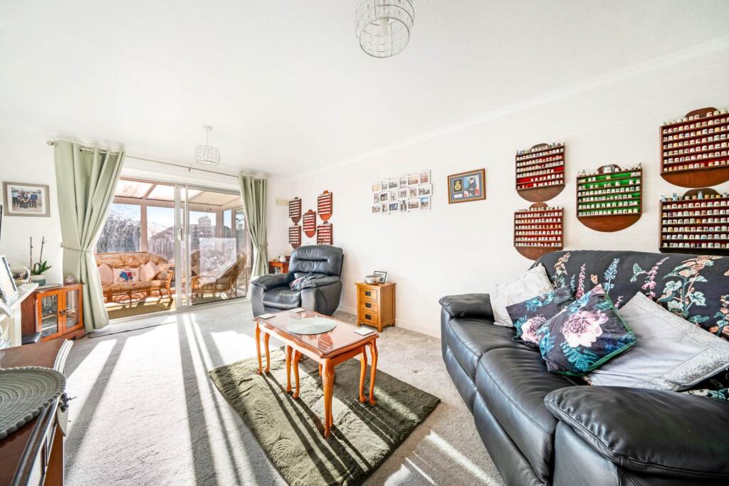 Ashbury Drive, Milton Hillside - Deceptively Light & Spacious Bungalow photo 3