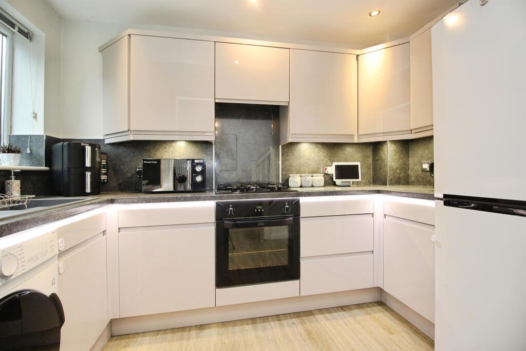 House in Leeds, Morley - More
