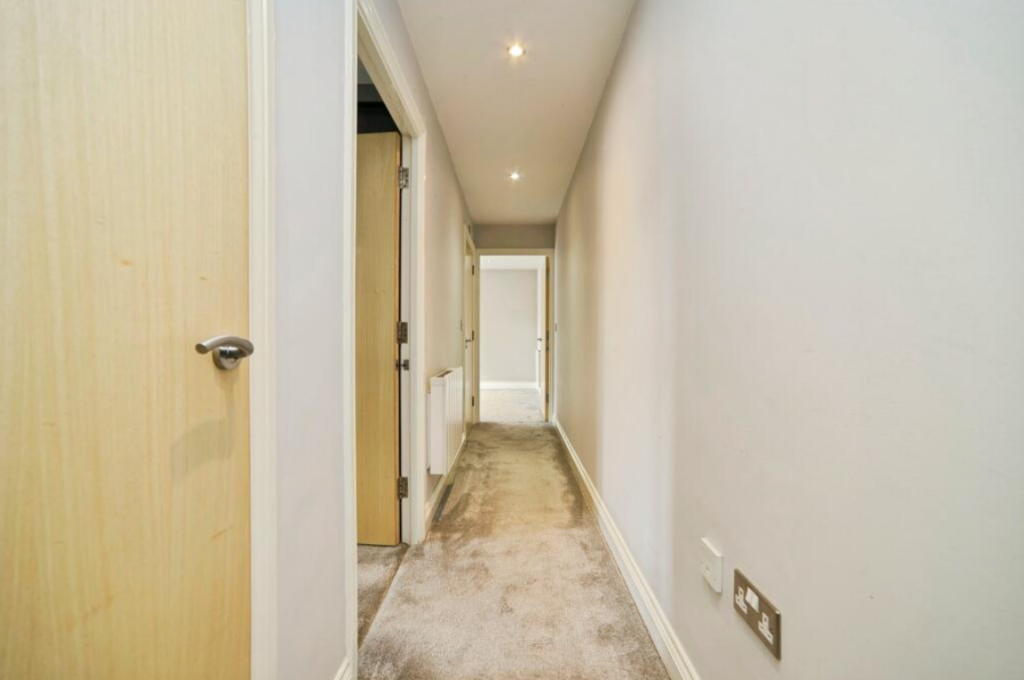 Apartment in Leeds, West Yorkshire - View 4
