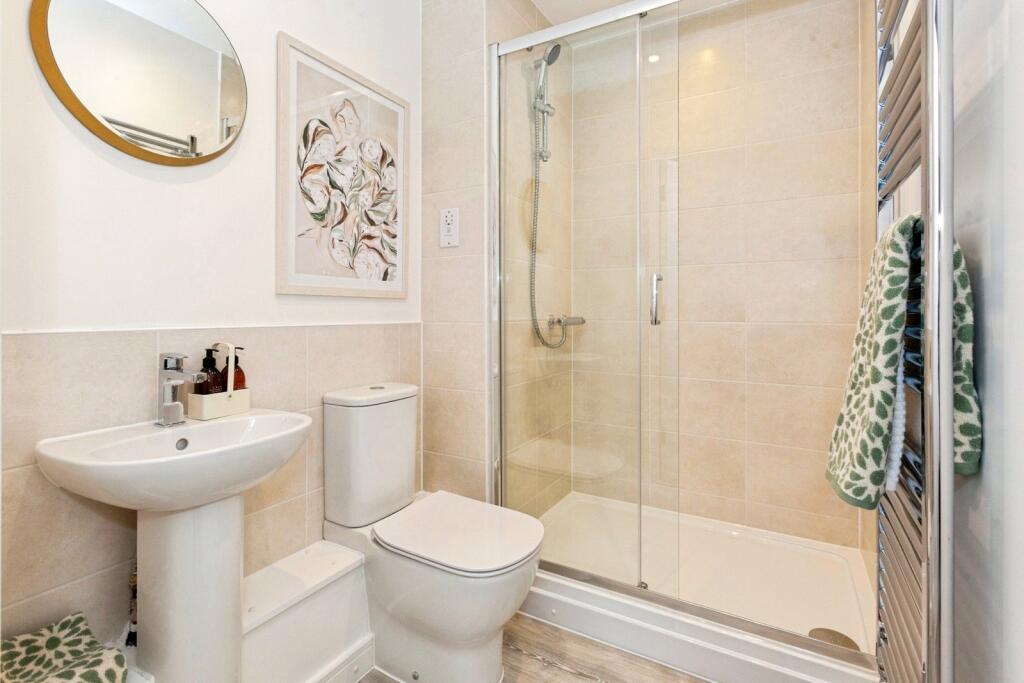 Apartment in Slough - View 5